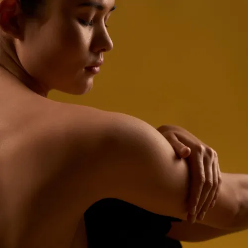 Body lightening treatment in Dubai using advanced lightening treatment and laser skin lightening for smooth, even-toned skin.